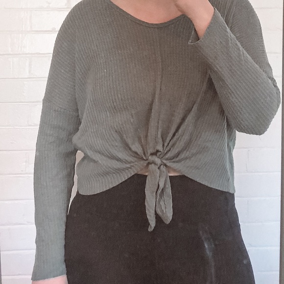 Paper Crane Long sleeve green soft shirt with cute tie in front. - Picture 2 of 9